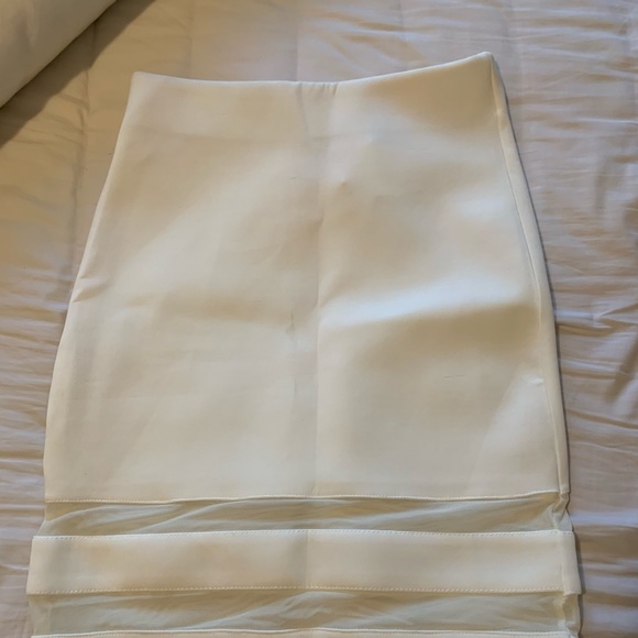 H&M white pencil skirt with mesh - Picture 2 of 3